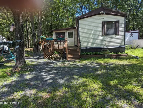 107 Navajo Ln, Shohola, PA 18458