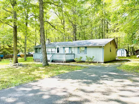 115 Fawn Lake Dr, Dingmans Ferry, PA 18328