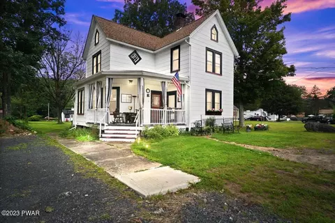 1016 Delaware Dr, Matamoras, PA 18336