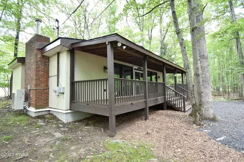 689 W Chipmunk Rd, Bushkill, PA 18324 photo 3