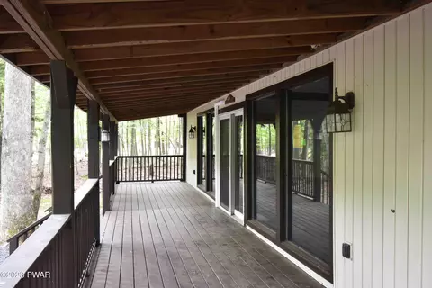 689 W Chipmunk Rd, Bushkill, PA 18324 photo 5