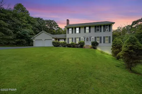 196 Elkview Dr, Clifford Township, PA 18421