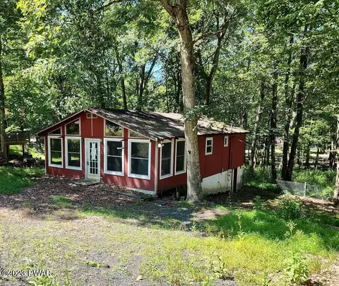113 Puma Ct, Dingmans Ferry, PA 18328