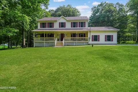 137 E Mulberry Dr, Milford, PA 18337