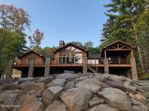 532 Evergreen Dr, Lakeville, PA 18438