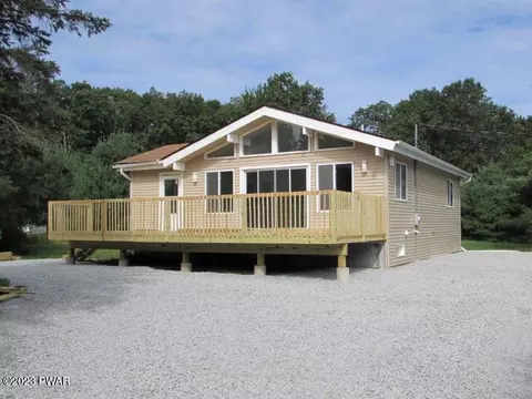 102 Overlook Ln, Lords Valley, PA 18428
