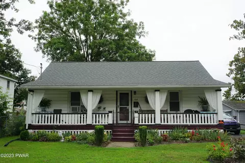 608 Avenue I, Matamoras, PA 18336