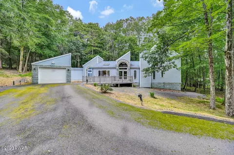 800 Falling Brook Ct, Lords Valley, PA 18428