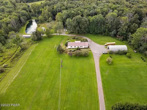 19 Goodenough Ln, Honesdale, PA 18431