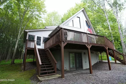 86 Roamingwood Rd, Lake Ariel, PA 18436