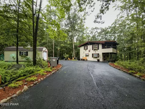 120 Bayberry Dr, Lords Valley, PA 18428