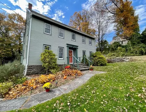 415 Wayne St, Bethany, PA 18431