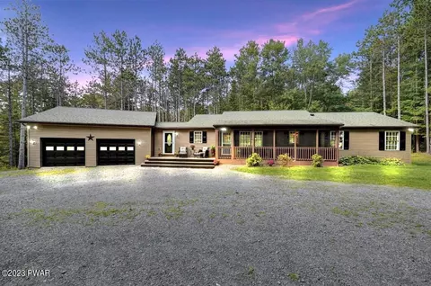 140 Rita Dr, Newfoundland, PA 18445