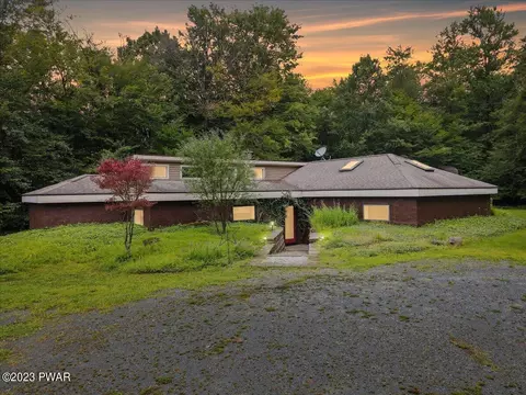 94 Watts Hill Rd, Honesdale, PA 18431