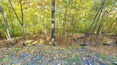 8 Decker Road, Bushkill, PA 18324