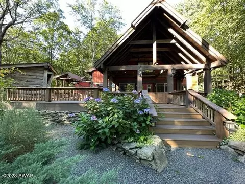 106 Ledgeway Ln, Lords Valley, PA 18428