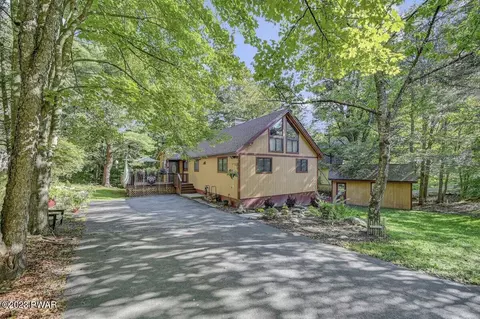 16 Highpoint Dr, Lake Ariel, PA 18436