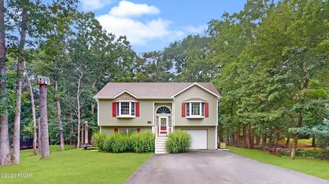115 Hickory Rd, Milford, PA 18337