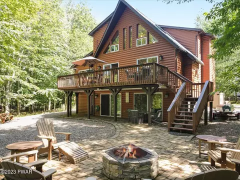 30 Par Dr, Lake Ariel, PA 18436