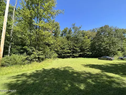 12 13 Country Ln, Newfoundland, PA 18445