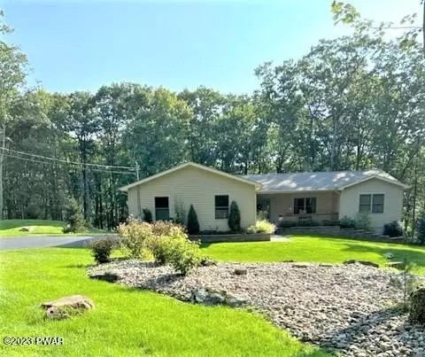 811 N Gaskin Ct, Lords Valley, PA 18428