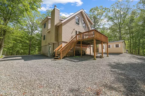 124 Maple Leaf Rd, Lackawaxen, PA 18435