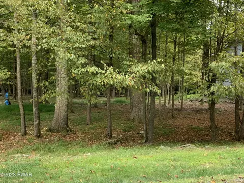 235 Chestnuthill Dr, Lake Ariel, PA 18436