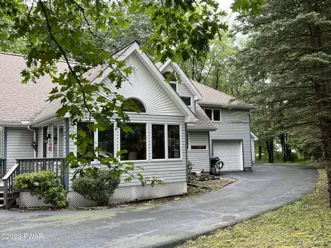 110 Remuda Dr, Lords Valley, PA 18428