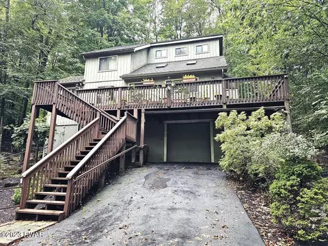 1005 Tomahawk Rd, Lake Ariel, PA 18436