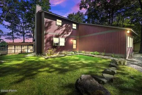 170 W Shore Dr, Milford, PA 18337
