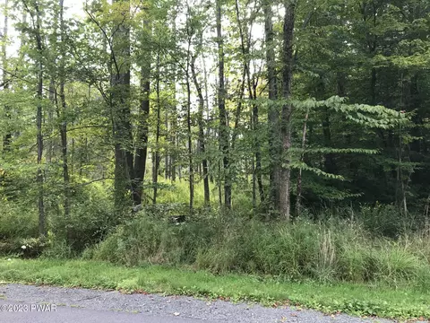 46 Parkwood Dr, Lake Ariel, PA 18436