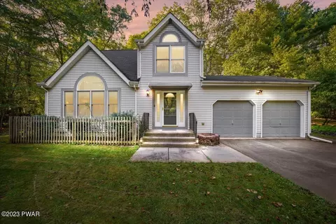 134 Lake Dr, Dingmans Ferry, PA 18328