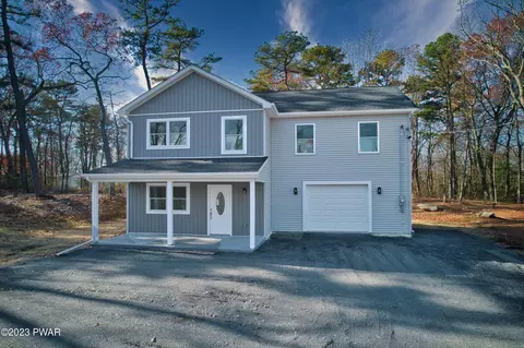 105 Apple Dr, Milford, PA 18337
