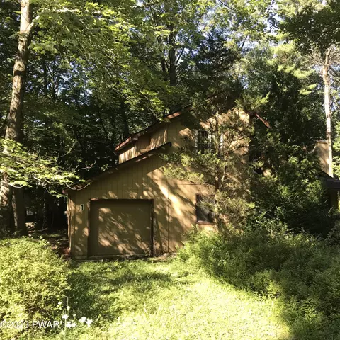 105 Aspen Dr, Tannersville, PA 18372