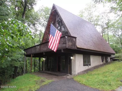 122 Remuda Dr, Lords Valley, PA 18428