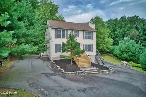 109 Bernadette Dr, Dingmans Ferry, PA 18328