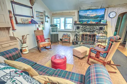 128 Falls Rd, Dingmans Ferry, PA 18328 photo 6