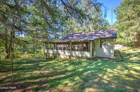 128 Falls Rd, Dingmans Ferry, PA 18328