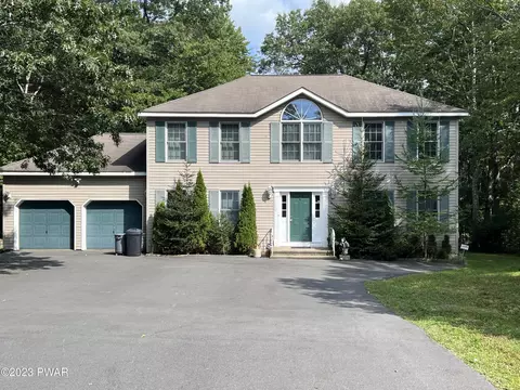 129 Hillcrest Dr, Lords Valley, PA 18428