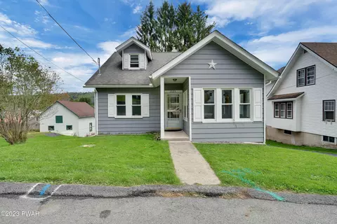 1323 Hillside Ave, Honesdale, PA 18431