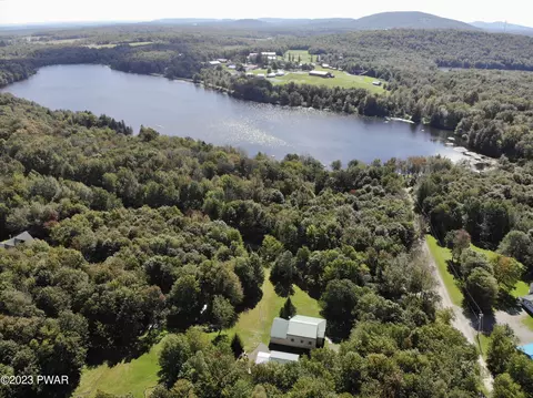 5 Lakehill Rd, Poyntelle, PA 18454