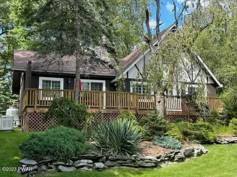 171 Wild Acrs Dr, Dingmans Ferry, PA 18328