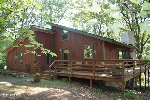 123 Highland Ln, Lords Valley, PA 18428