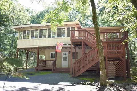 129 Stirrup Ln, Lords Valley, PA 18428