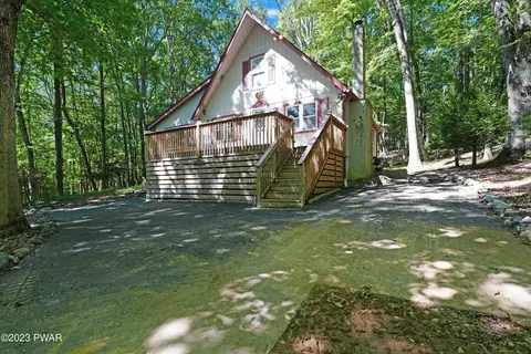 174 Mountain Lake Dr, Dingmans Ferry, PA 18328