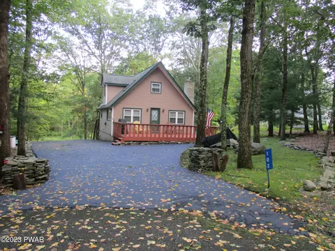 102 Cougar Ct, Dingmans Ferry, PA 18328