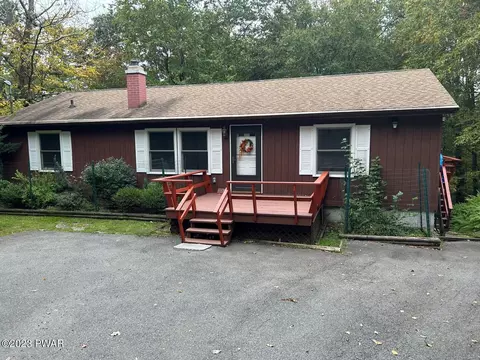 117 Locust Dr, Milford, PA 18337