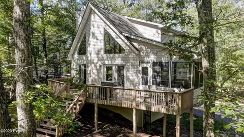 198 Tanager Rd, Lackawaxen, PA 18435
