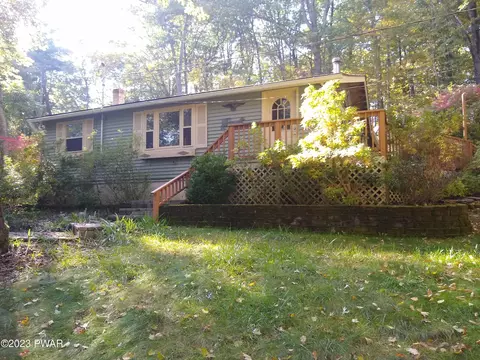 104 Chipmunk Ct, Dingmans Ferry, PA 18328