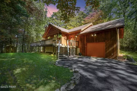 140 Cloud Crest Dr, Greentown, PA 18426
